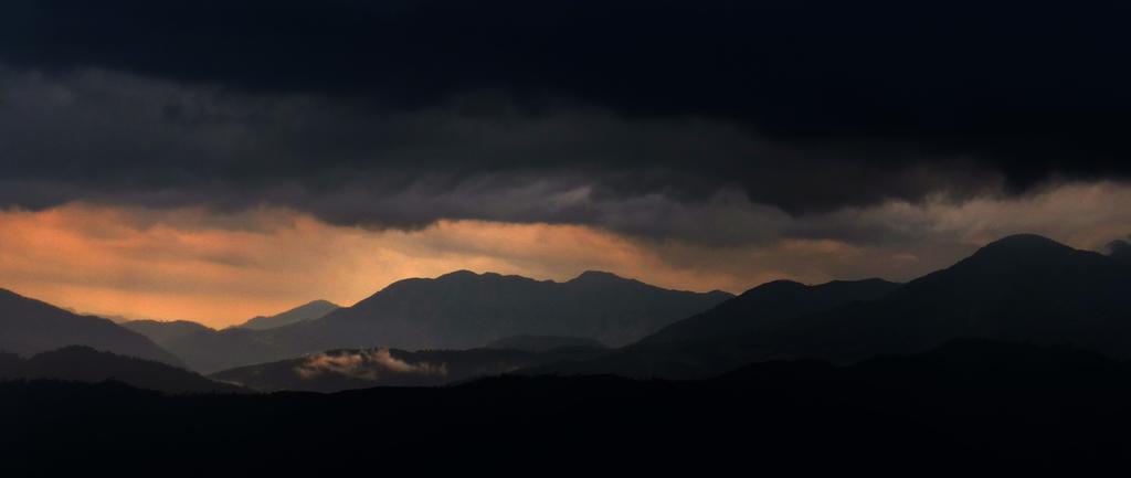 Superview Lodge, Best Himalayan Sunrise In Sarangkot Pokhara Exterior photo